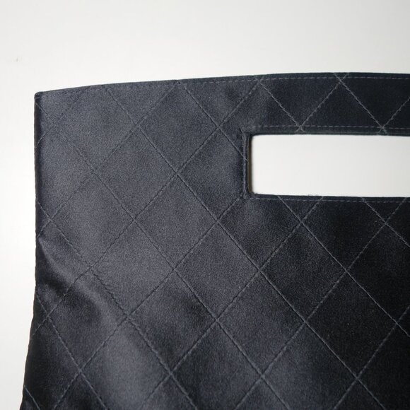 Vtg Chanel Satin Matelasse Clutch Handbag Made In France, Size 9.5 in x 11.75 in - Picture 16 of 16